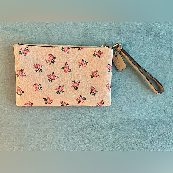Coach floral pattern wristlet - Picture 2 of 7